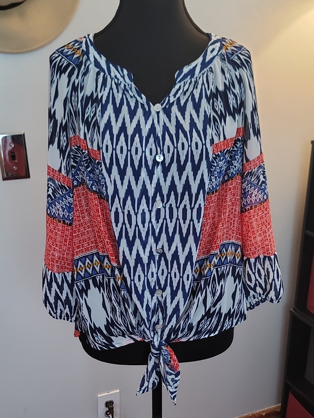 Figuero & Flower Tie-Hem Button Front Blouse in Navy, White & Red size petite sm